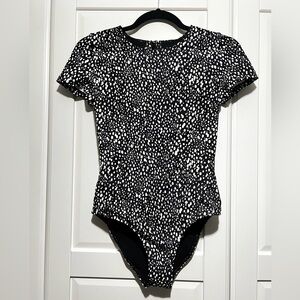 Babaton High Neck Shortsleeve One Piece
Swimsuit